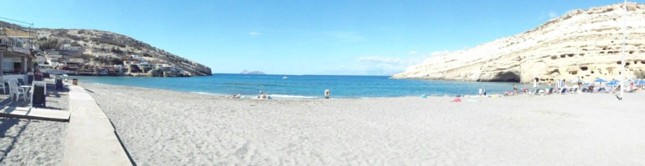Sandstrand-Matala-Tavernen-Meer-Himmel